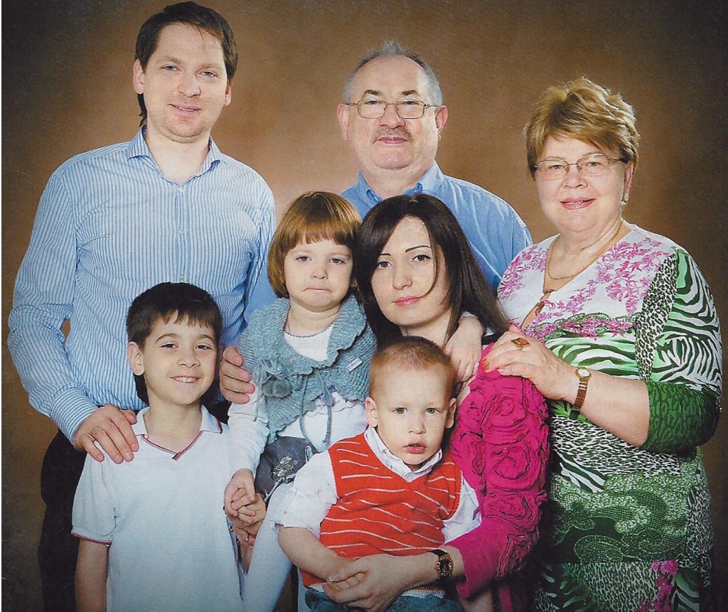 М. Ш. Мисриханов с женой Галиной Мефодьевной и сыном Сашей, его женой Фирузой и внуками: Маратом, Алисой и Тимуром 