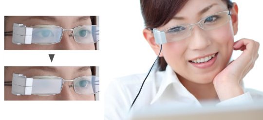 Когда частота мигания становится реже нормы, очки Wink Glasses затуманивают одну из линз