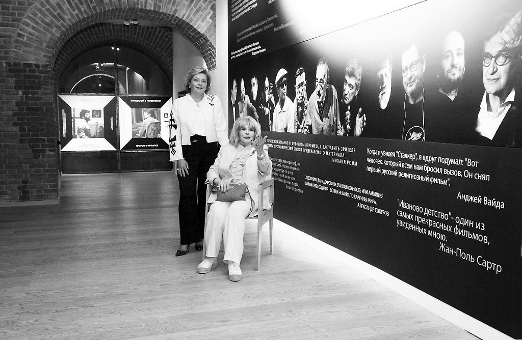 Наталия Опалева с арт-директором и куратором Музея AZ Полиной Лобачевской. Открытие проекта «Прорыв в прошлое»