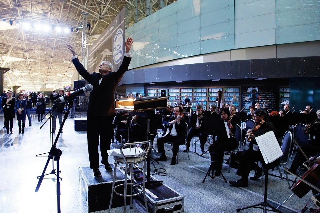 Выступление оркестра театра «Геликон-опера» на открытии терминала A. Фото: АО «Международный аэропорт «Внуково»