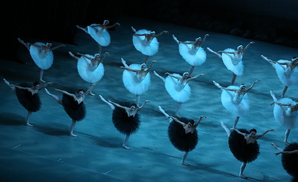 Сцена из балета «Лебединое озеро». Фото: State Academic Mariinsky Theatre