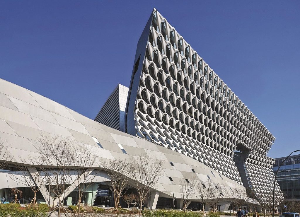 Корпус лабораторий и офисов компании Kolon One & Only Tower в Сеуле. ФОТО: ROLAND HALBE/DIVISARE.COM