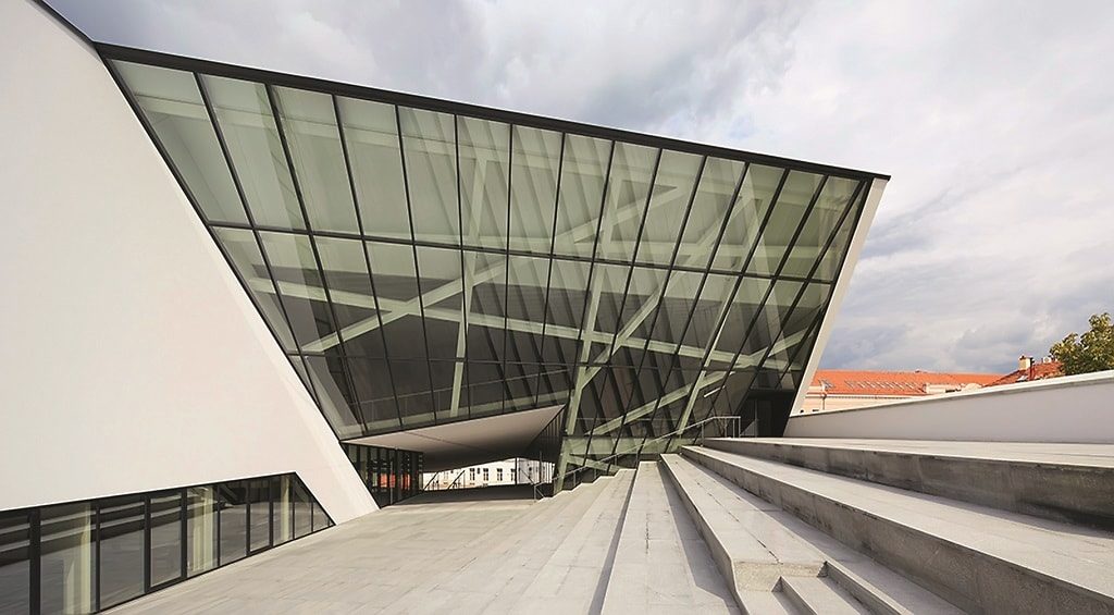 Музей современного искусства MO Museum в Вильнюсе. ФОТО: LAURIAN GHINITOIU/ARCHDAILY.COM.BR