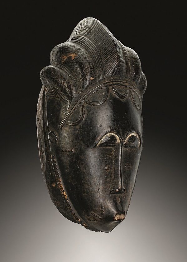 Неизвестный художник. Ритуальная маска народа бауле. Конец XIX в. © Galerie Didier Claes