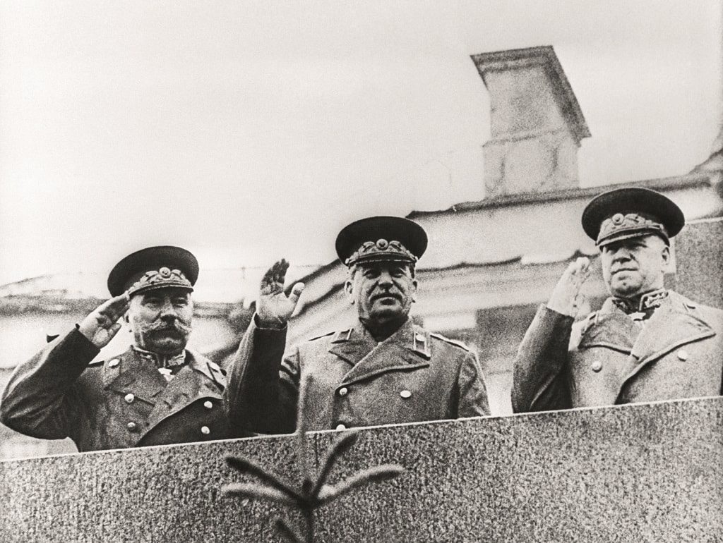 С И.В. Сталиным и Г.К. Жуковым на Параде Победы. 1945 год