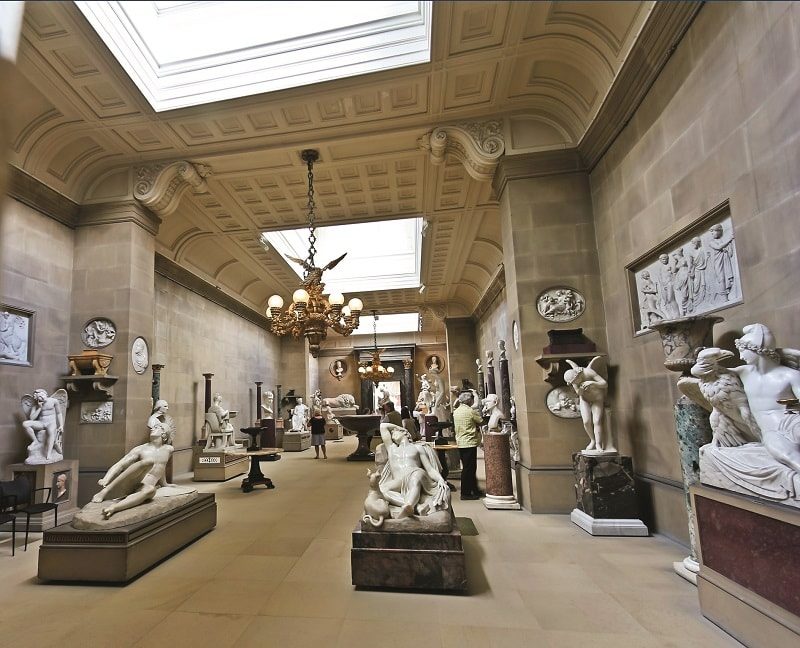 Галерея скульптуры появилась в Чатсуорте благодаря шестому герцогу Девонширскому в первой четверти XIX в. ФОТО: DREAMSTIME.COM