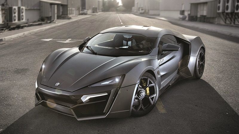 420 бриллиантов инкрустировано в фары Lykan HyperSport. ФОТО: CELLCODE.US